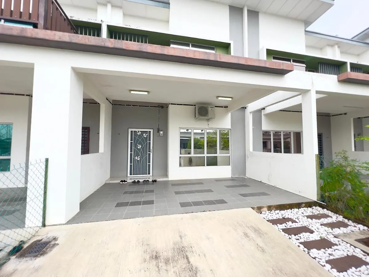 Holiday home De Qasturee Klia@Kota Warisan Homestay Nearest To Airport Kampong Besut