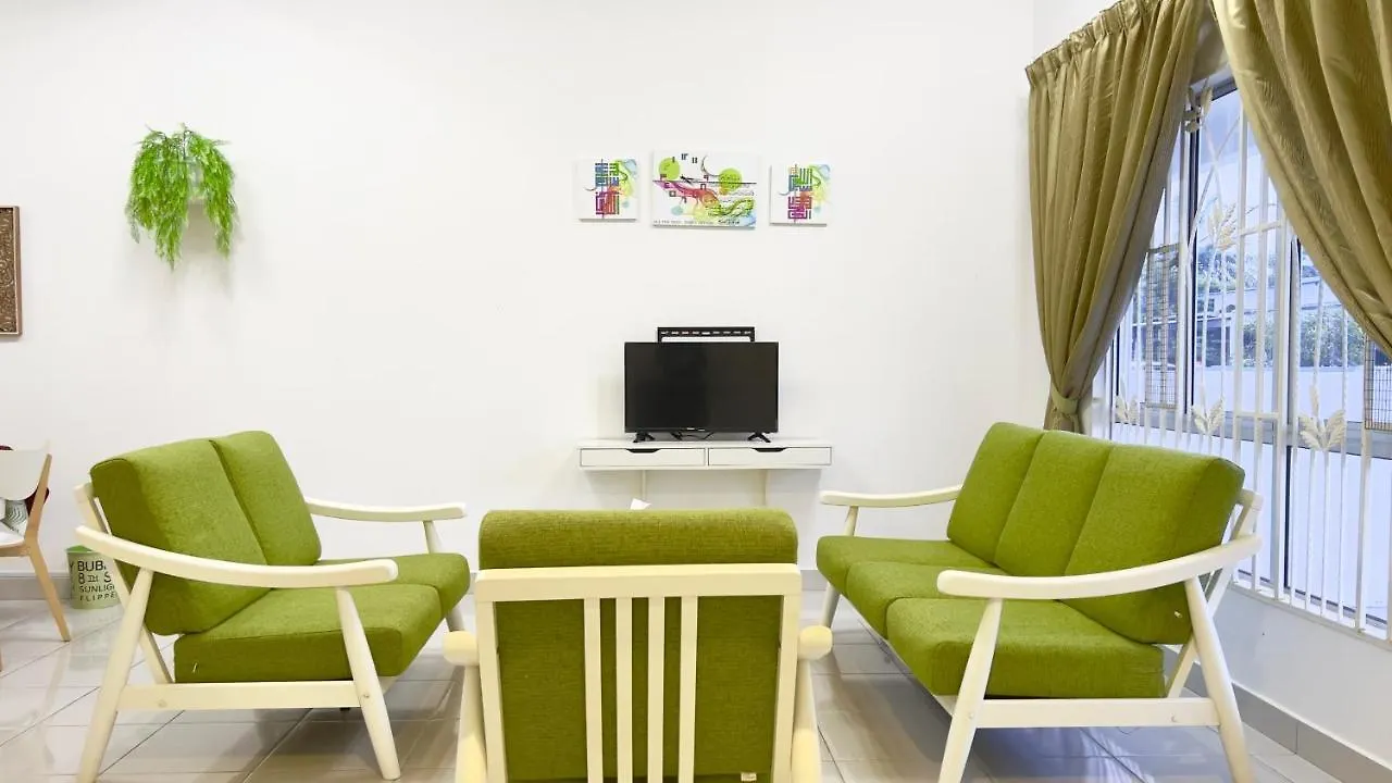 Holiday home De Qasturee Klia@Kota Warisan Homestay Nearest To Airport Kampong Besut